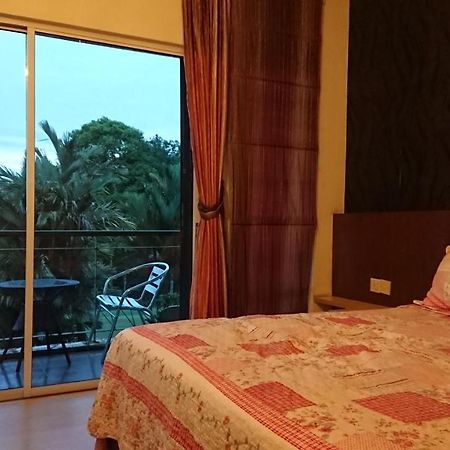 Homestay Bandar Putra Kulai Exteriör bild