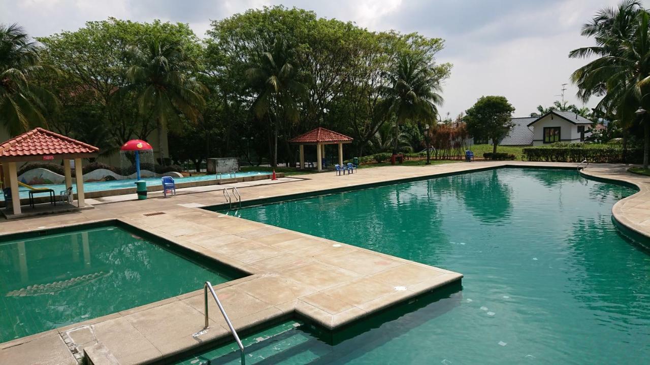 Homestay Bandar Putra Kulai Exteriör bild