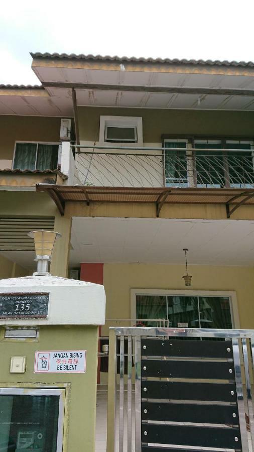 Homestay Bandar Putra Kulai Exteriör bild