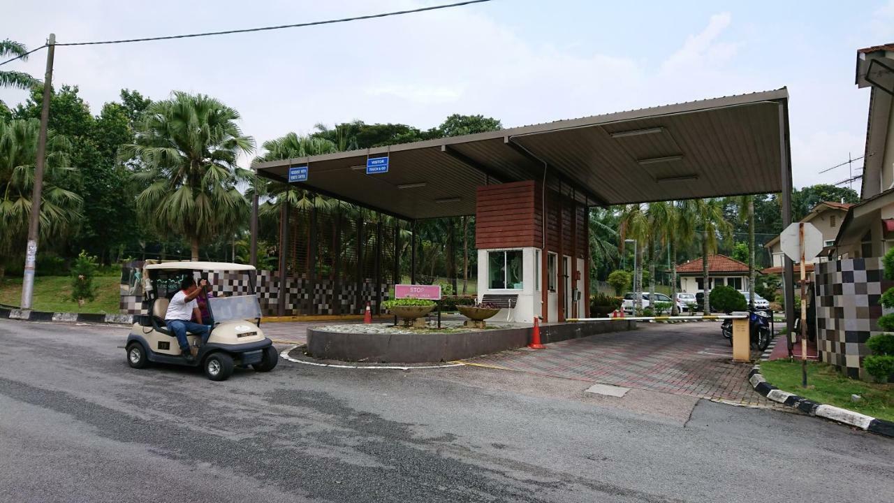 Homestay Bandar Putra Kulai Exteriör bild