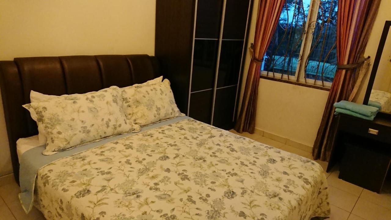 Homestay Bandar Putra Kulai Exteriör bild